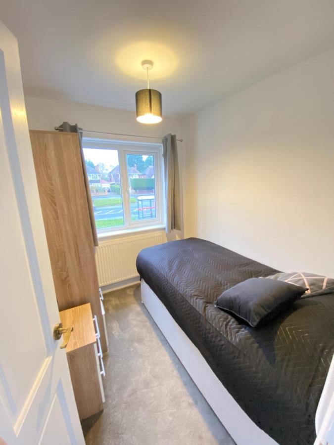 Large House Sleeps 6 - 8 Individuals Fast Broadband With Free Parking Close To Nec Birmingham Airport Contractors For Hs2 And Jlr Welcome 빌라 외부 사진