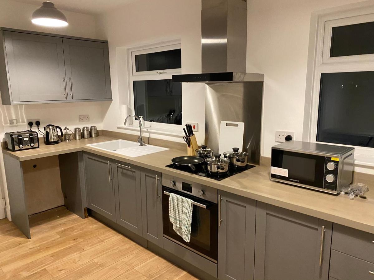 Large House Sleeps 6 - 8 Individuals Fast Broadband With Free Parking Close To Nec Birmingham Airport Contractors For Hs2 And Jlr Welcome 빌라 외부 사진