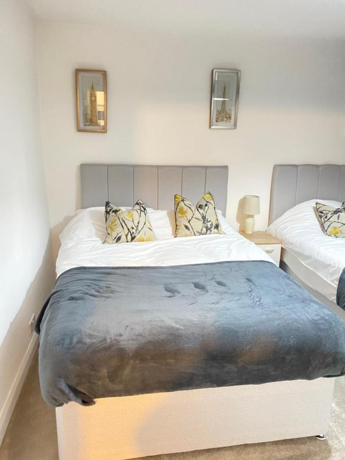 Large House Sleeps 6 - 8 Individuals Fast Broadband With Free Parking Close To Nec Birmingham Airport Contractors For Hs2 And Jlr Welcome 빌라 외부 사진